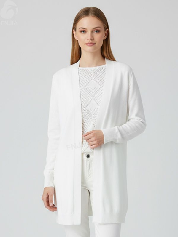 Женский белый кардиган удлиненной вязки с открытой передней частью и рисунком сзади