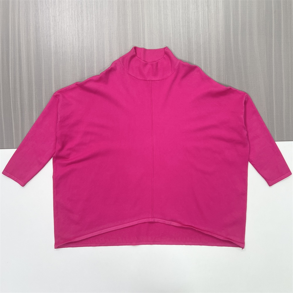 Женский свитер-пончо оверсайз цвета фуксии с высоким воротом и рукавами 3/4 - стильная повседневная одежда на заказ