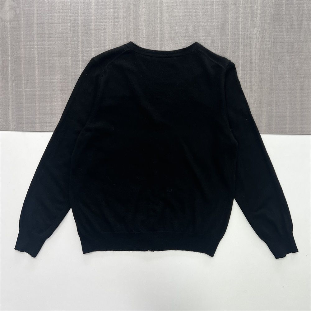 Женский черный вязаный кардиган с V-образным вырезом и светло-голубой цветочной вышивкой - Изысканная повседневная одежда на заказ