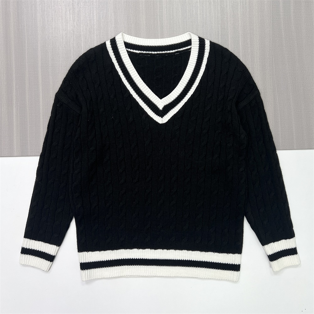 Женский черно-белый вязаный свитер с V-образным вырезом - стильная повседневная одежда на заказ