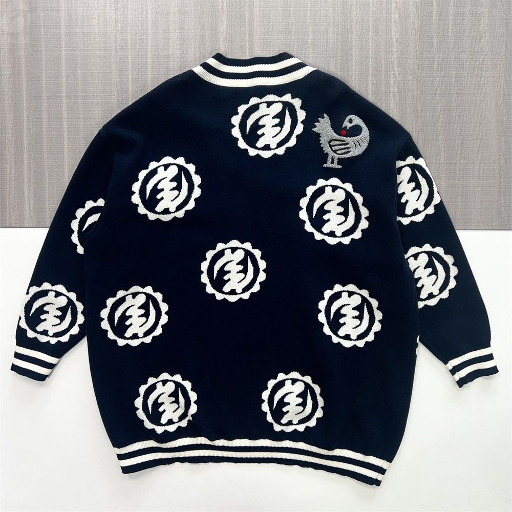 Женский темно-синий вязаный кардиган с рисунком "Интарсия" и украшениями - стильная одежда на заказ