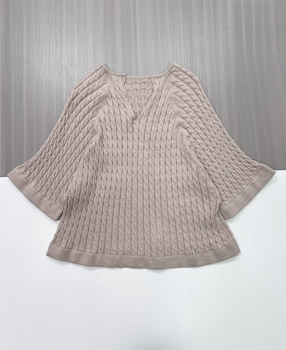 Женский бежевый свитер вязаный крючком с V-образным вырезом и расклешенными рукавами - Элегантная повседневная одежда на заказ