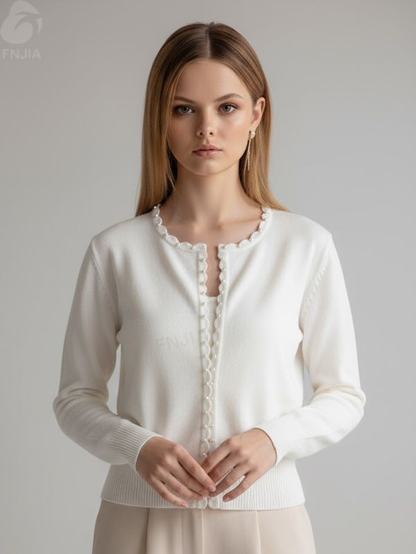 Женский белый вязаный кардиган с отделкой в виде жемчужного гребешка - Элегантная одежда в стиле минимализма на заказ