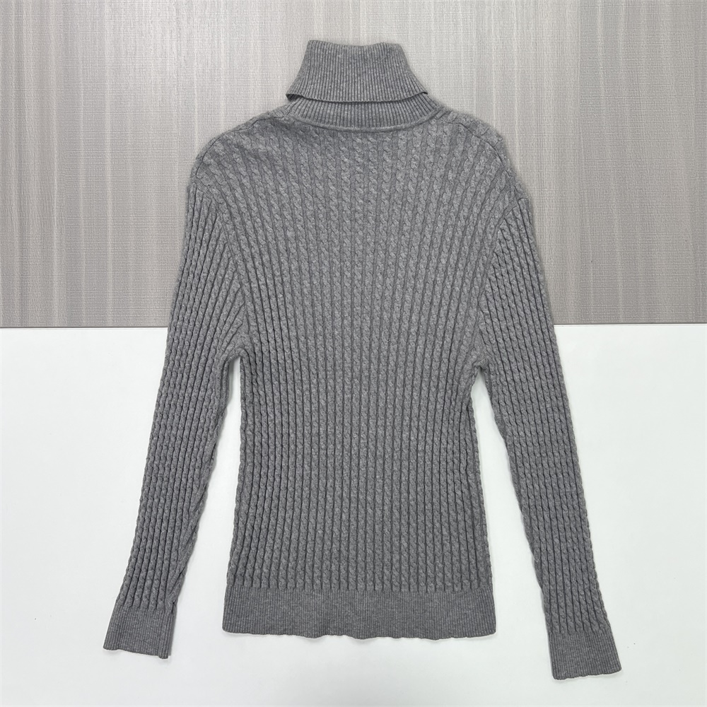 Женский серый приталенный свитер-водолазка с высоким воротом и текстурой плотной вязки - классическая текстурированная одежда на заказ