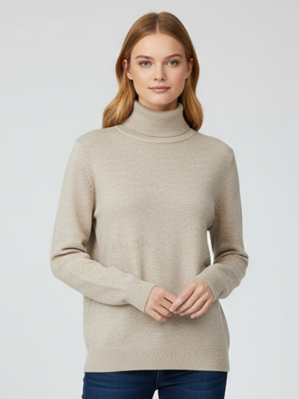 Женский бежевый свитер-водолазка классического покроя с высоким воротом - неподвластная времени одежда, сшитая на заказ
