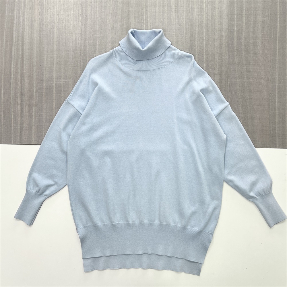 Женское светло-голубое платье-свитер оверсайз с высоким воротом - повседневная одежда в стиле минимализма на заказ