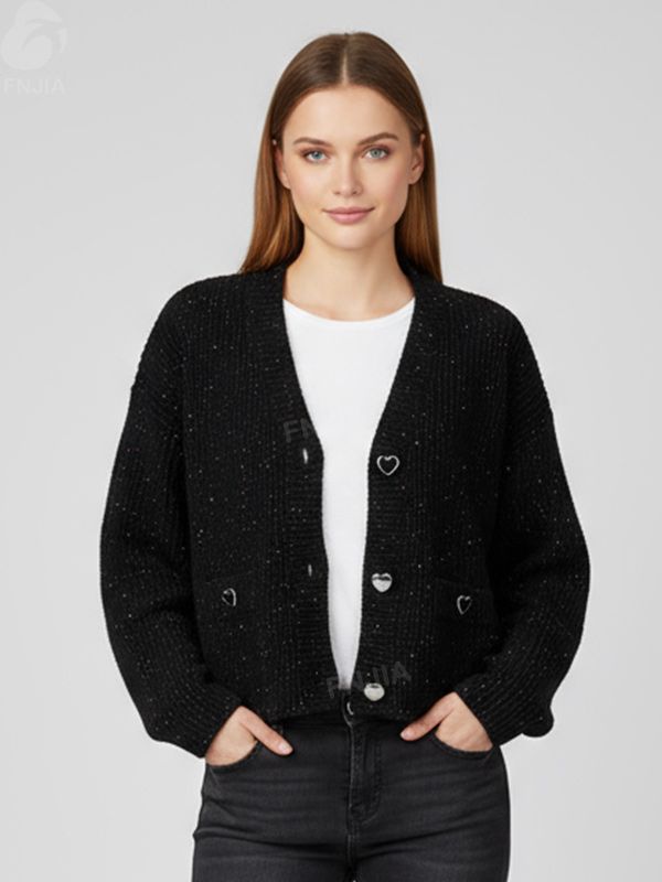 Женский укороченный кардиган из черного трикотажа в крапинку с пуговицами в форме сердца