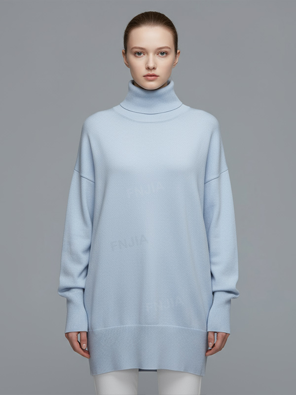 Женское светло-голубое платье-свитер оверсайз с высоким воротом - повседневная одежда в стиле минимализма на заказ