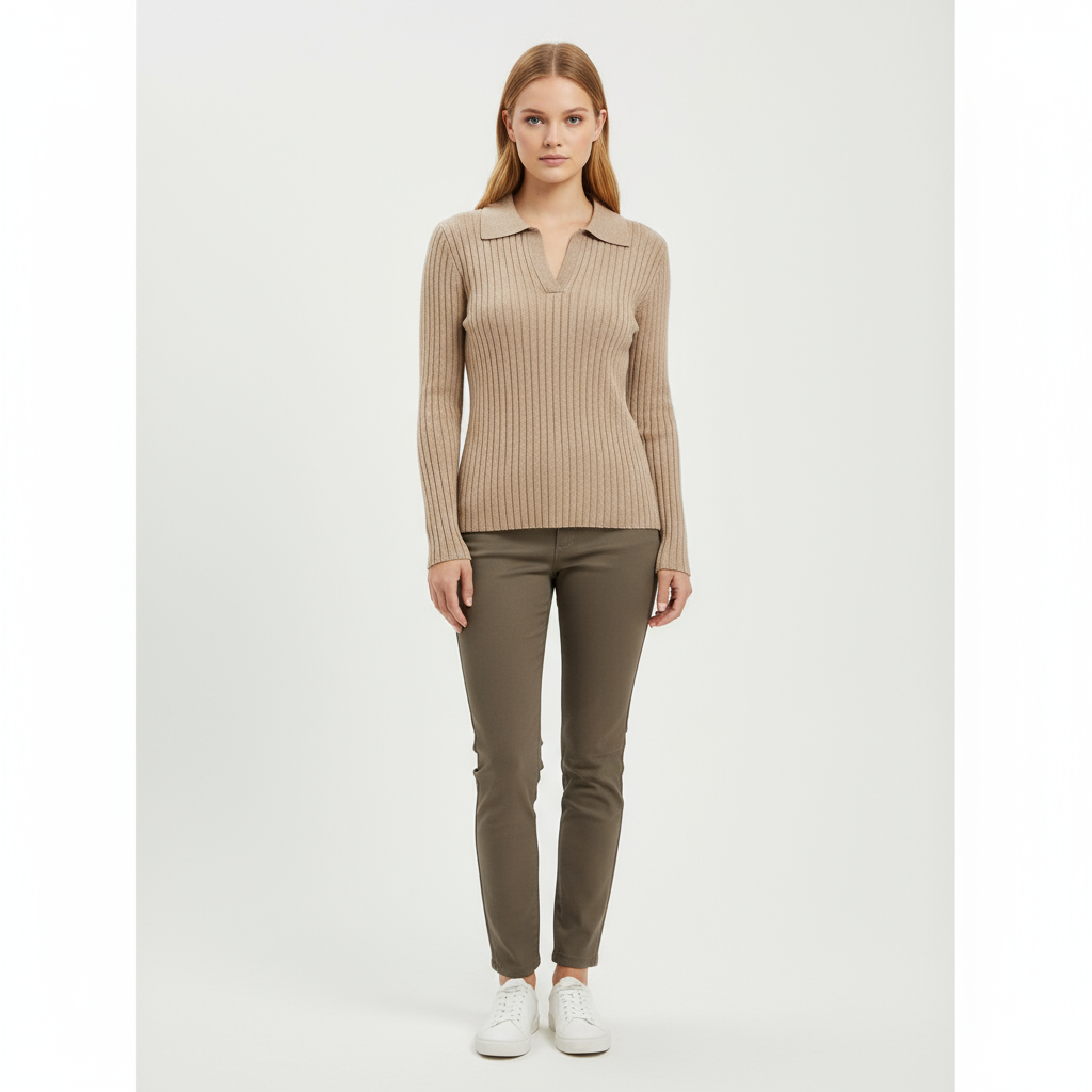 Женский бежевый трикотажный топ-поло с воротником в рубчик и длинными рукавами - Приталенная одежда на заказ в стиле Smart-Casual