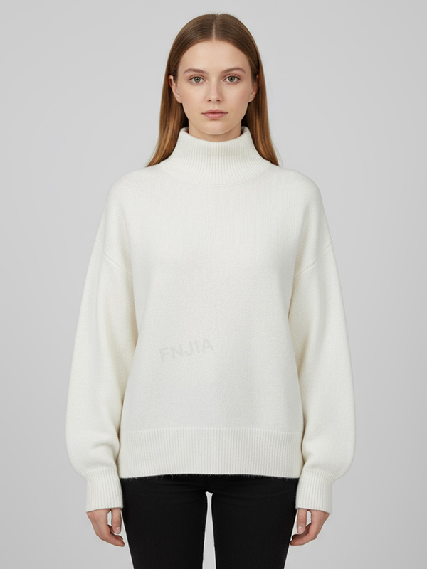 Женский свитер-водолазка оверсайз цвета слоновой кости с высоким воротом и пышными рукавами - удобная повседневная одежда на заказ