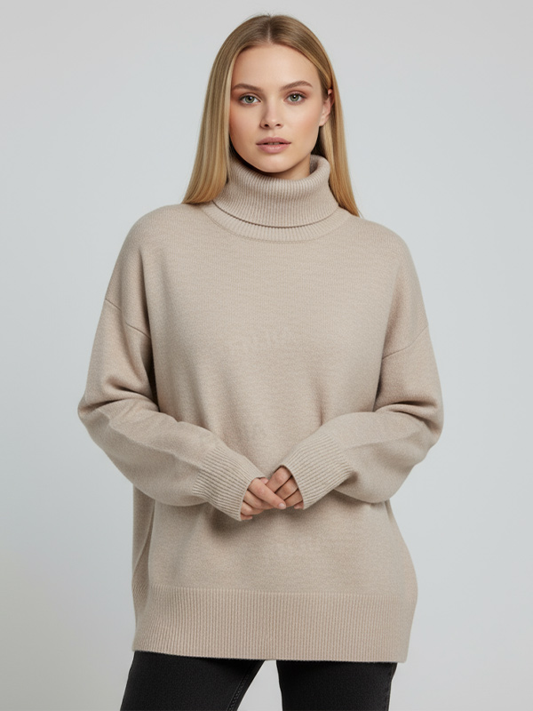 Женский бежевый свитер-водолазка оверсайз с высоким воротом - непринужденная повседневная одежда на заказ