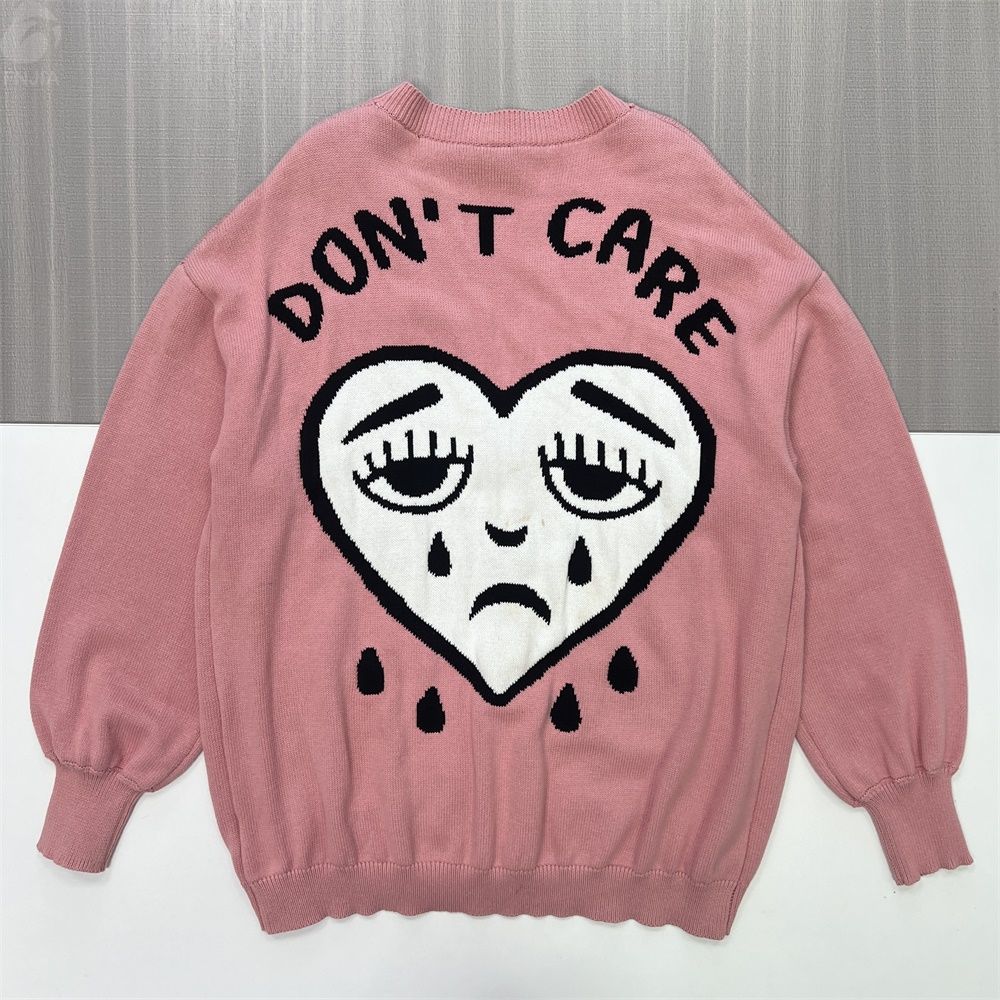 Женский вязаный кардиган нежно-розового цвета с графическим рисунком в виде сердца "Don't Care" - Стильная одежда на заказ