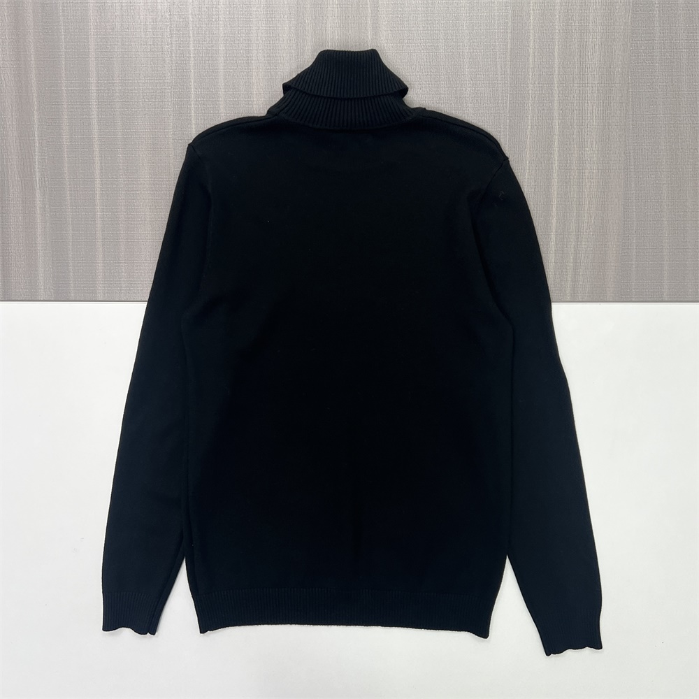 Женский черный приталенный свитер-водолазка с высоким воротом - неподвластная времени базовая одежда на заказ