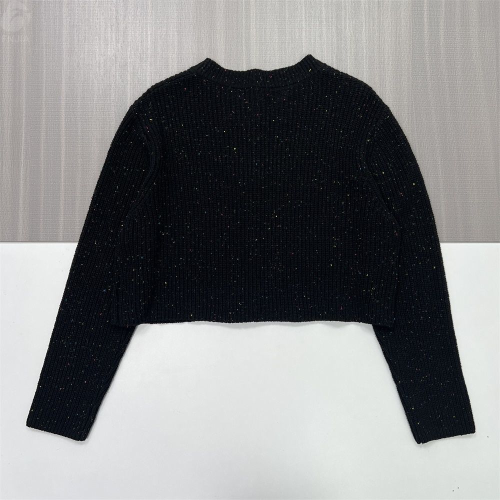 Женский укороченный кардиган из черного трикотажа в крапинку с пуговицами в форме сердца