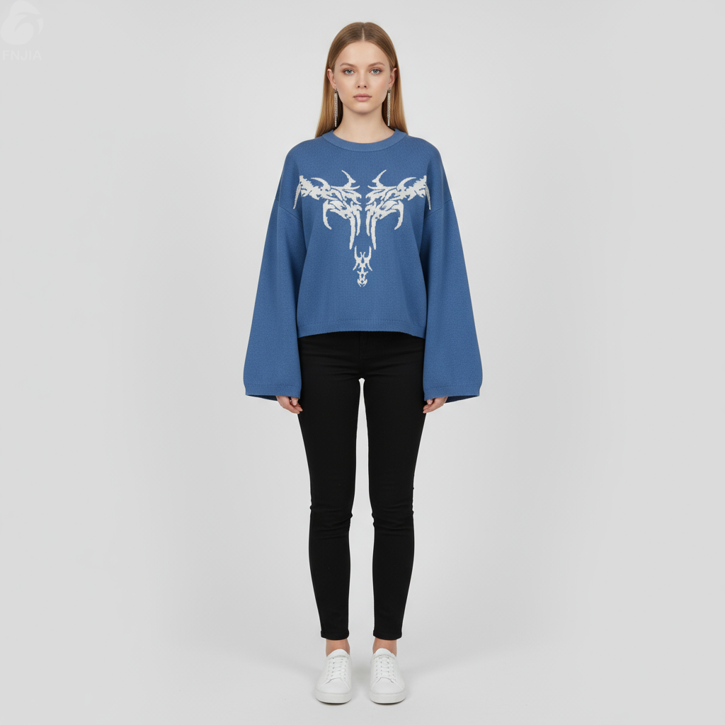 Женский вязаный свитер королевского синего цвета с рисунком (расклешенный рукав-оверсайз, укороченный крой)