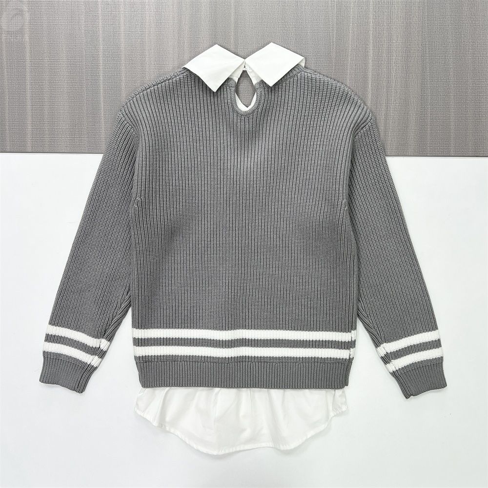 Женский серый многослойный свитер-рубашка из трикотажа в рубчик с воротником-стойкой и фирменной вышивкой