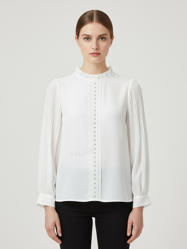 Женская белая блузка с оборками и имитацией шеи, плиссированными рукавами и заклепками