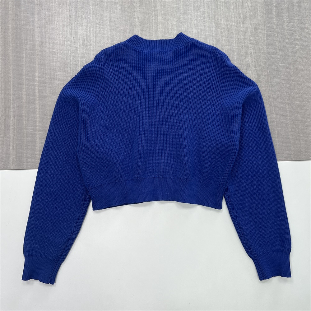 Женский укороченный свитер из трикотажа в рубчик королевского синего цвета (круглый вырез горловины, объемные рукава-лодочки)