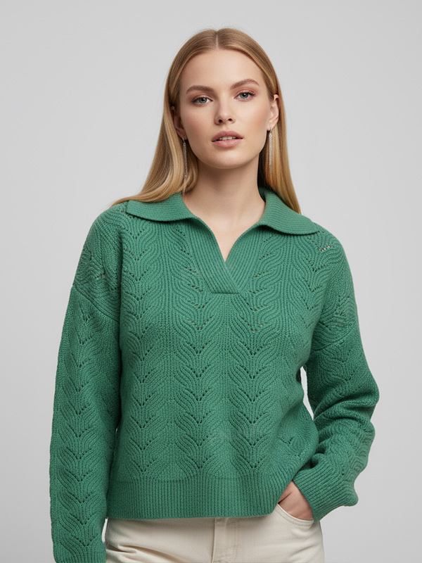 Женский укороченный свитер ажурной вязки зеленого цвета с воротником поло для женщин