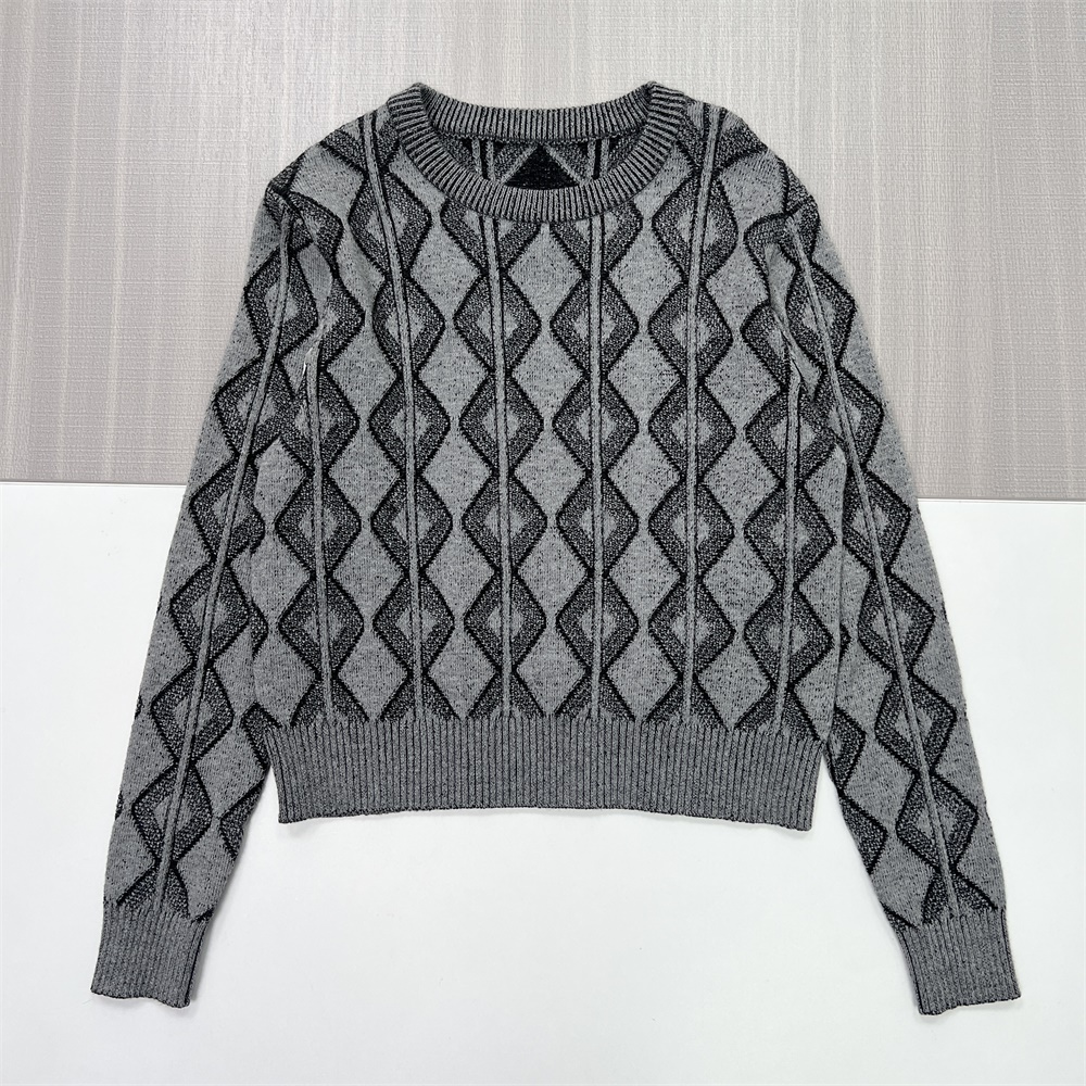 Женский серо-черный вязаный свитер с ромбовидным узором (укороченный крой)