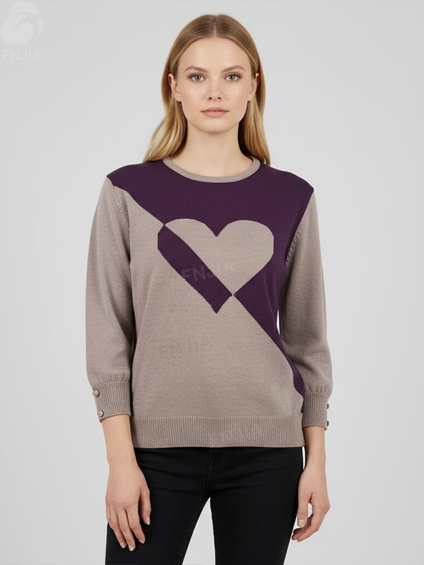 Женский вязаный свитер серо-коричневого и сливового цветов с сердечками (круглый вырез горловины, рукав 3/4 с манжетой на пуговицах)
