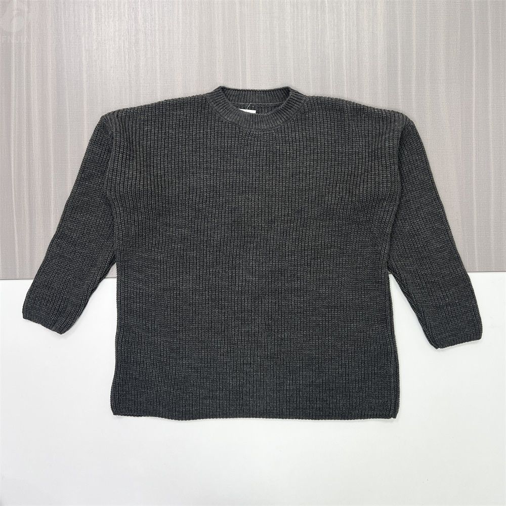 Женский свитер угольной вязки в рубчик (круглый вырез горловины, объемный рукав 3/4)