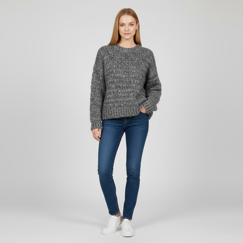 Женский вязаный свитер серого цвета в крапинку (оверсайз, текстурированная ткань и круглый вырез горловины)
