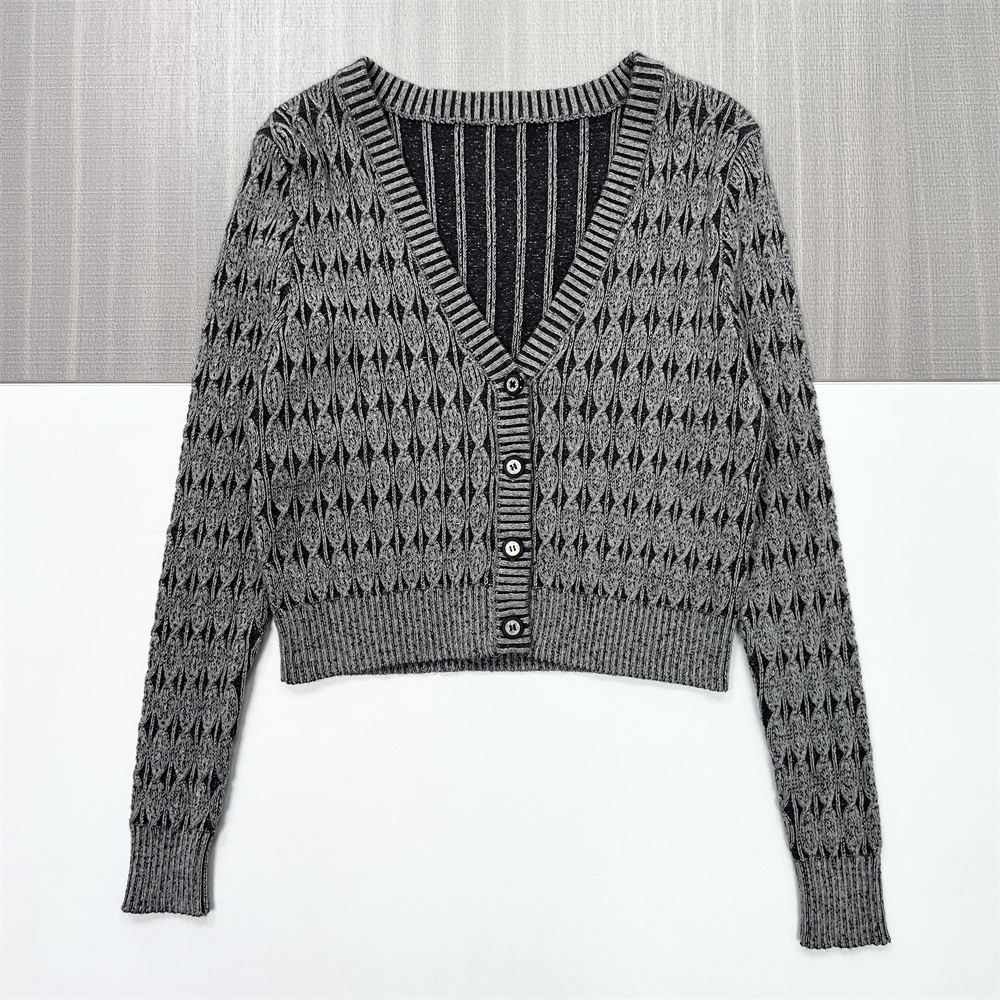 Женский серо-черный вязаный кардиган с геометрическим рисунком (укороченный крой)