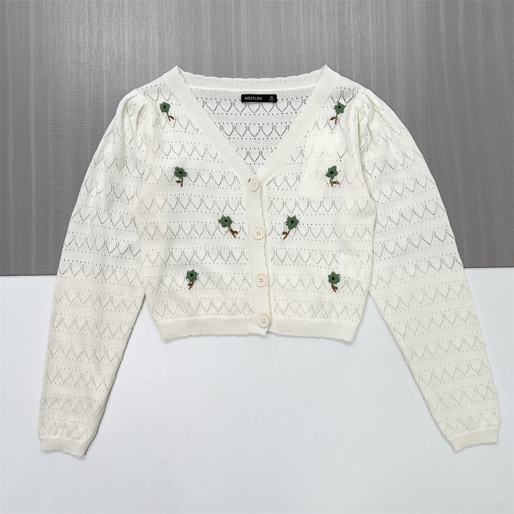 Женский белый кардиган ажурной вязки с мини-цветочной вышивкой (укороченный крой)