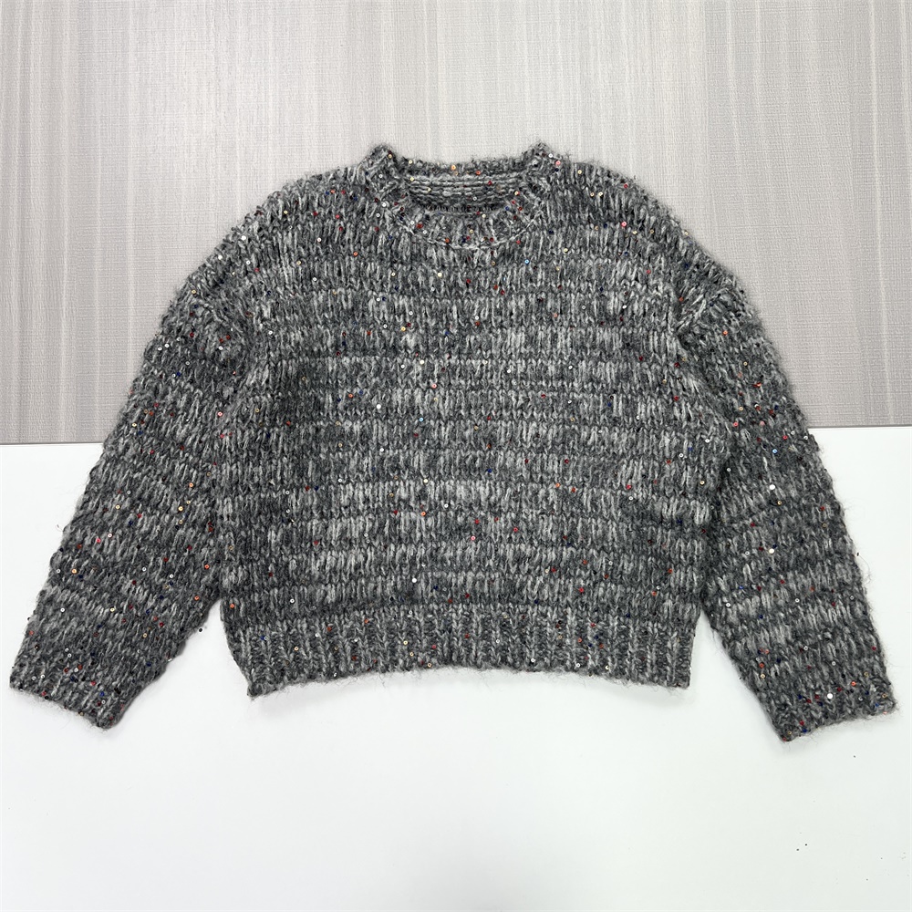 Женский вязаный свитер серого цвета в крапинку (оверсайз, текстурированная ткань и круглый вырез горловины)