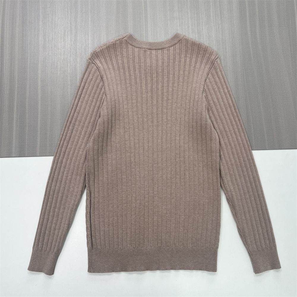 Женский темно-серый свитер с круглым вырезом из трикотажа кабельной вязки (текстурированный узор)