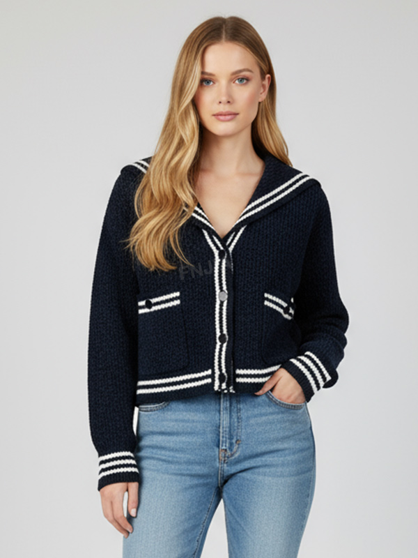 Женский укороченный вязаный кардиган с темно-синим матросским воротником и контрастными полосками