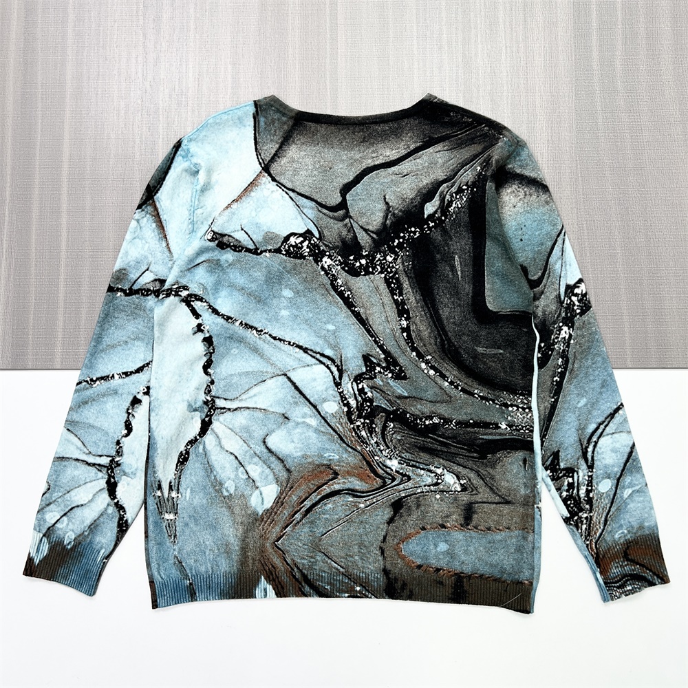 Женский вязаный свитер с мраморным узором и украшениями из блесток и бисера