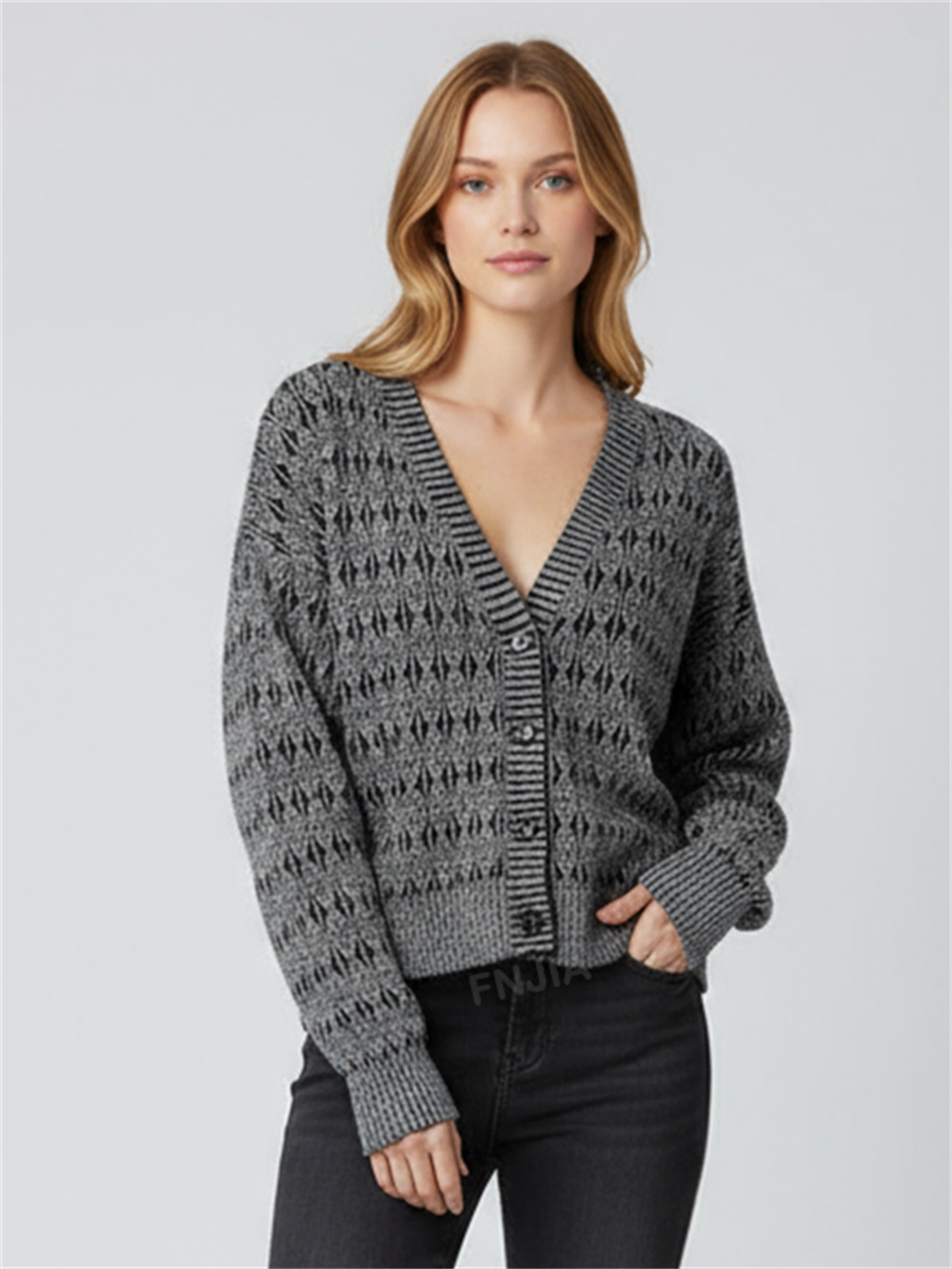 Женский серо-черный вязаный кардиган с геометрическим рисунком (укороченный крой)