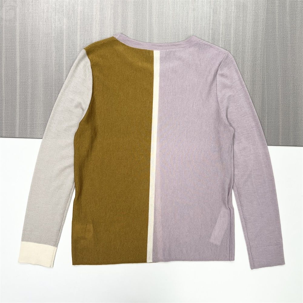 Женский вязаный свитер с цветными вставками (лавандовые, оливковые и серые вставки)