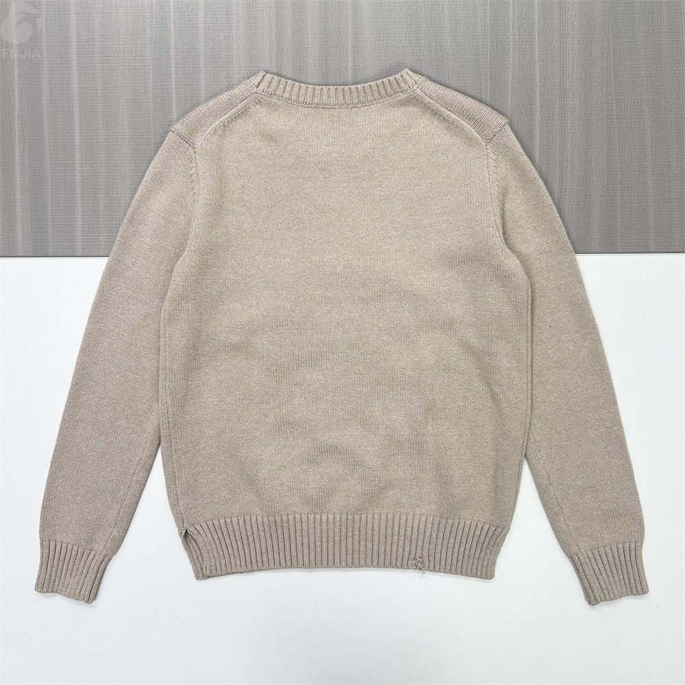 Женский бежевый вязаный свитер с рисунком медведя и собаки (круглый вырез, игривый дизайн)