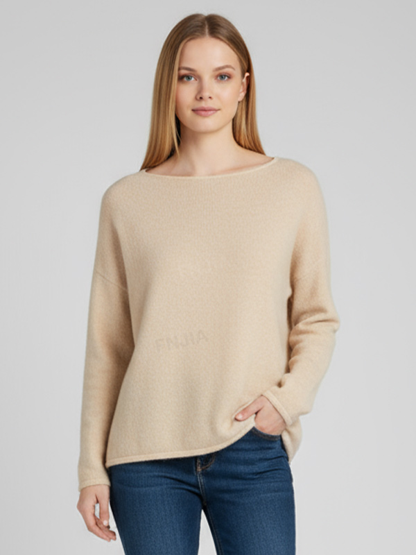 Женский бежевый вязаный свитер с вырезом лодочкой (мягкий минималистичный дизайн)