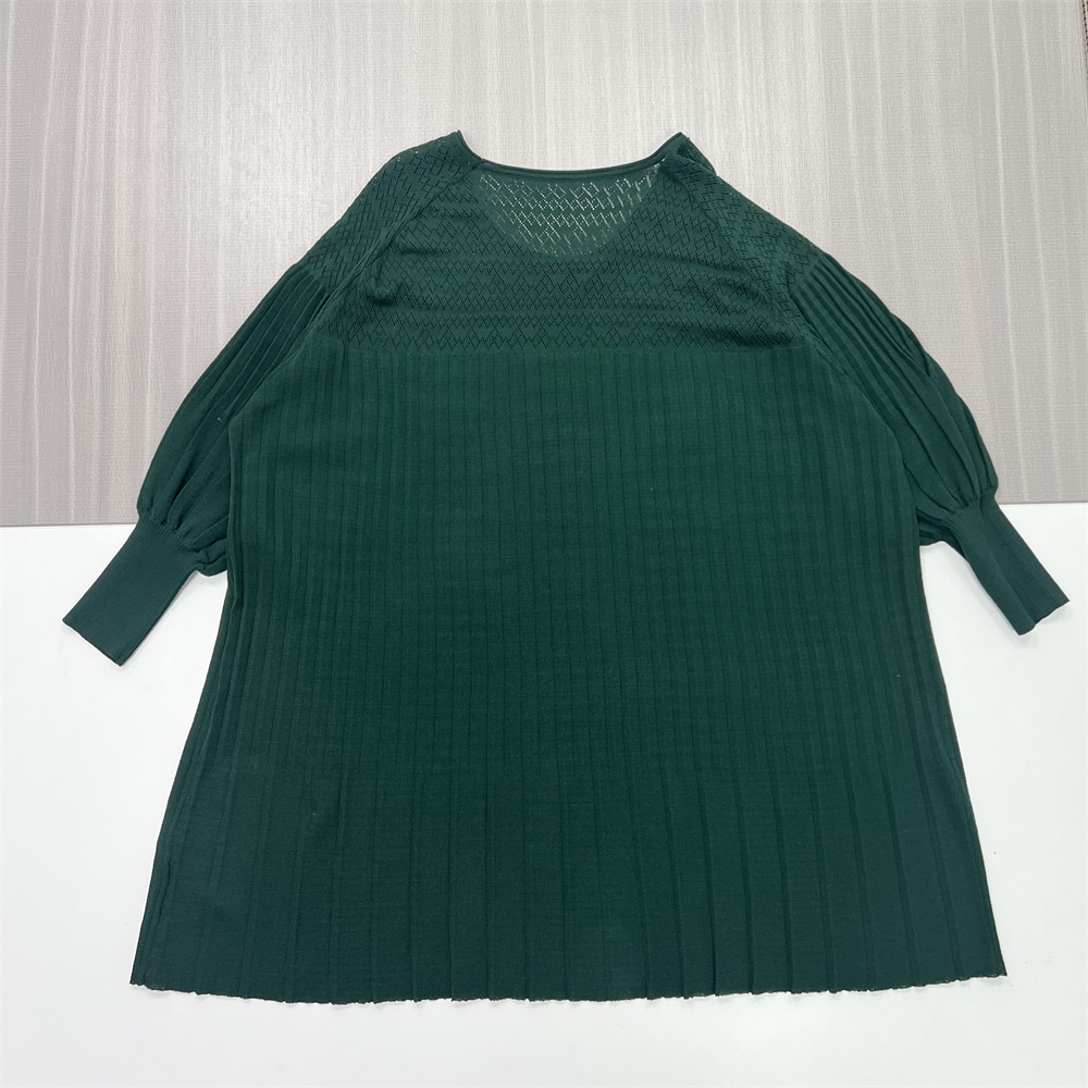 Женская вязаная туника цвета лесного ореха (Оверсайз, плиссированные рукава и ажурные детали)