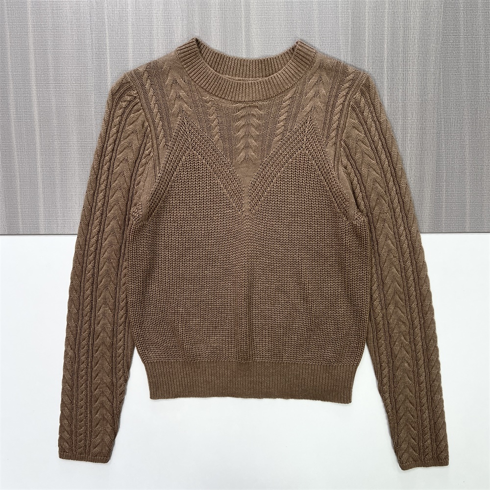 Женский коричневый вязаный свитер с круглым вырезом горловины (текстурированный узор)