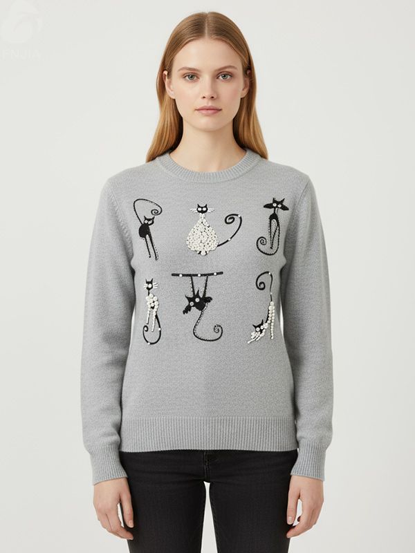 Женский вязаный свитер с изображением серого кота Вереска (круглый вырез, игривый узор из бисера)