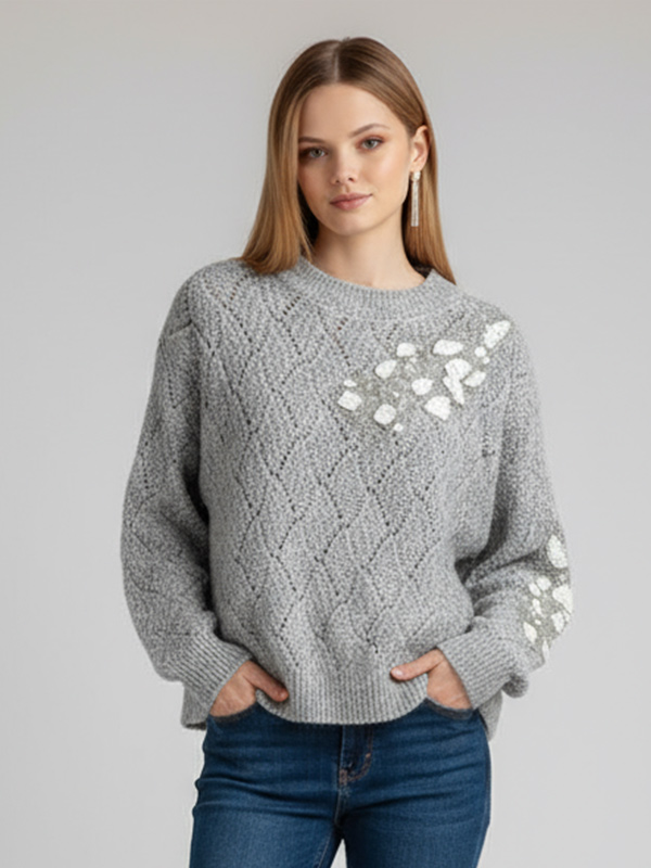 Женский серый свитер ажурной вязки с цветочным орнаментом