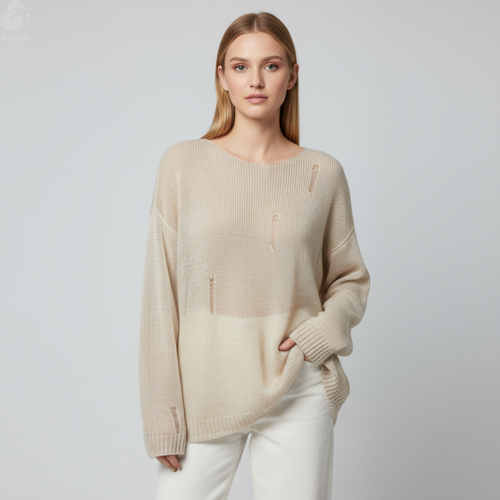 Женский бежевый свитер ажурной вязки из потертого трикотажа (вырез лодочкой, приталенный крой)