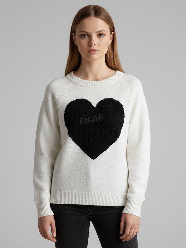 Женский бело-черный вязаный свитер с сердечками (круглый вырез, свободный крой)