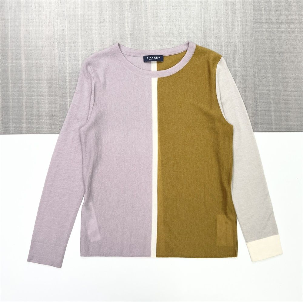 Женский вязаный свитер с цветными вставками (лавандовые, оливковые и серые вставки)