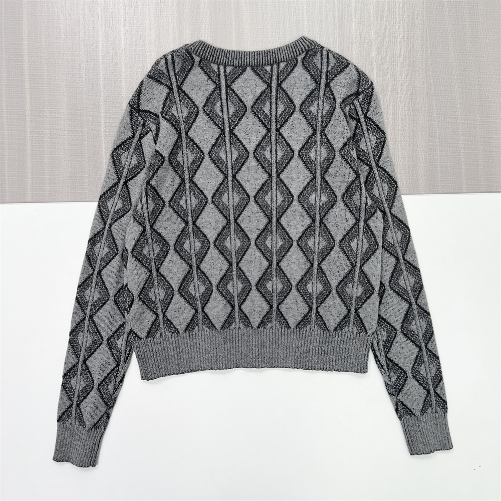 Женский серо-черный вязаный свитер с ромбовидным узором (укороченный крой)
