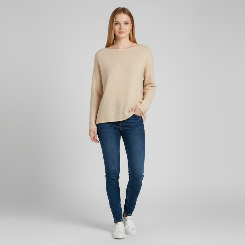 Женский бежевый вязаный свитер с вырезом лодочкой (мягкий минималистичный дизайн)