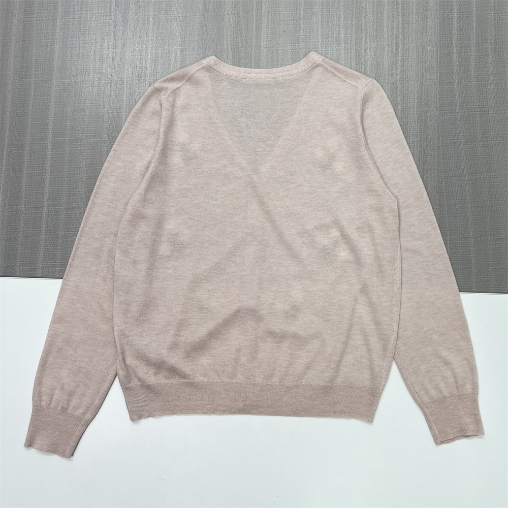 Женский вязаный кардиган розового цвета с белой цветочной вышивкой