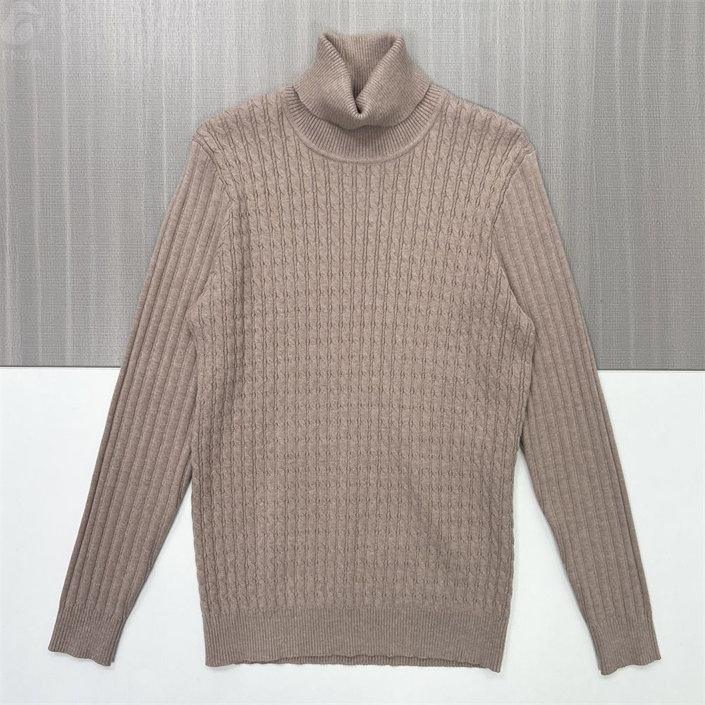 Женский свитер верблюжьей вязки с высоким воротом (приталенный крой, замысловатая текстура)