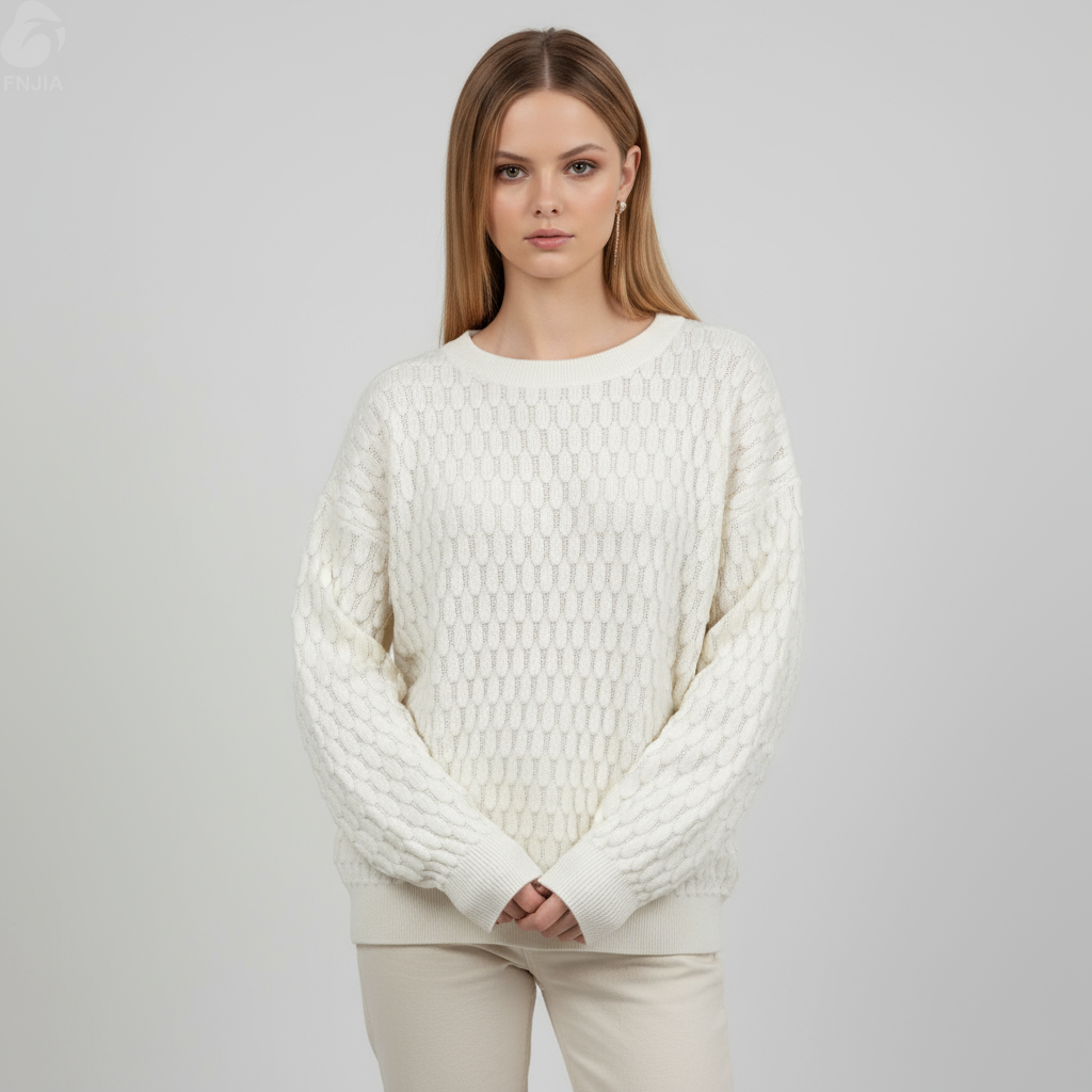 Женский кремовый свитер ажурной вязки с чешуйчатым узором (круглый вырез, текстурированный рисунок)