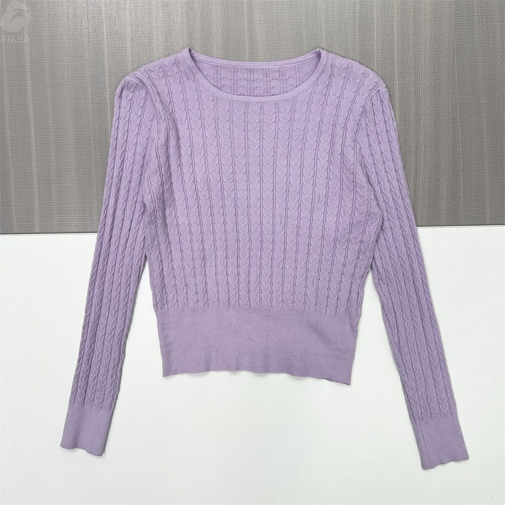 Женский свитер крупной вязки лавандового цвета (с пышными рукавами, укороченный крой)